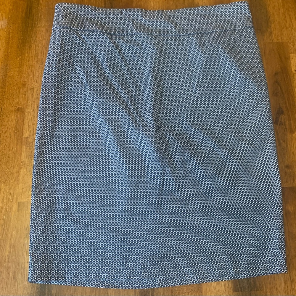 Mario Serrani Navy and White Skirt Geometric Design
